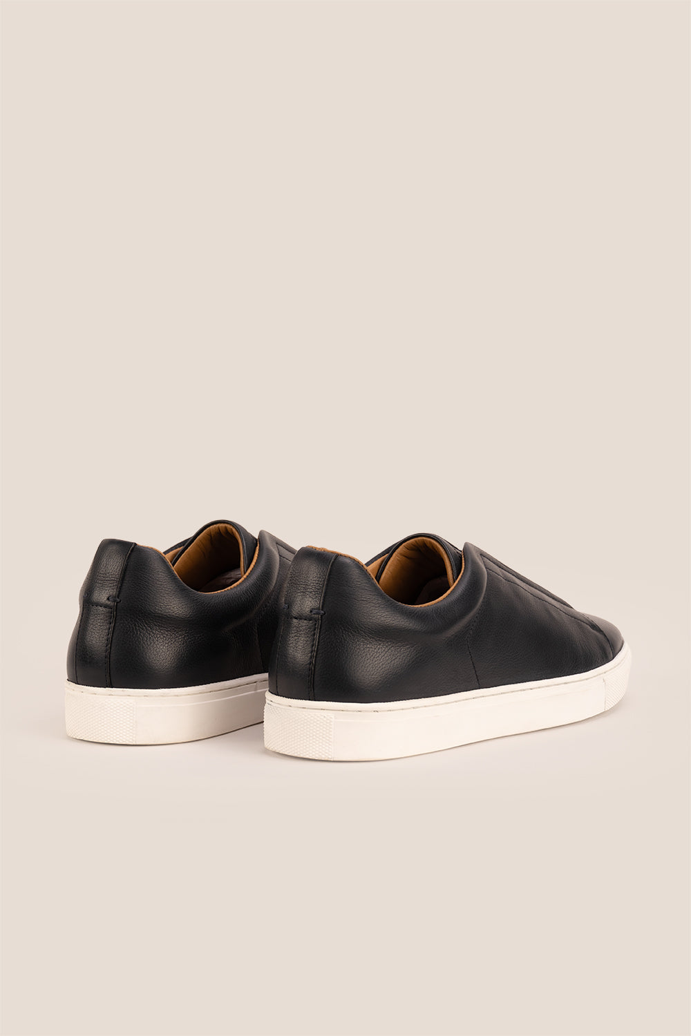 Smudge Black Leather Elastic Sneakers | Oswin Hyde