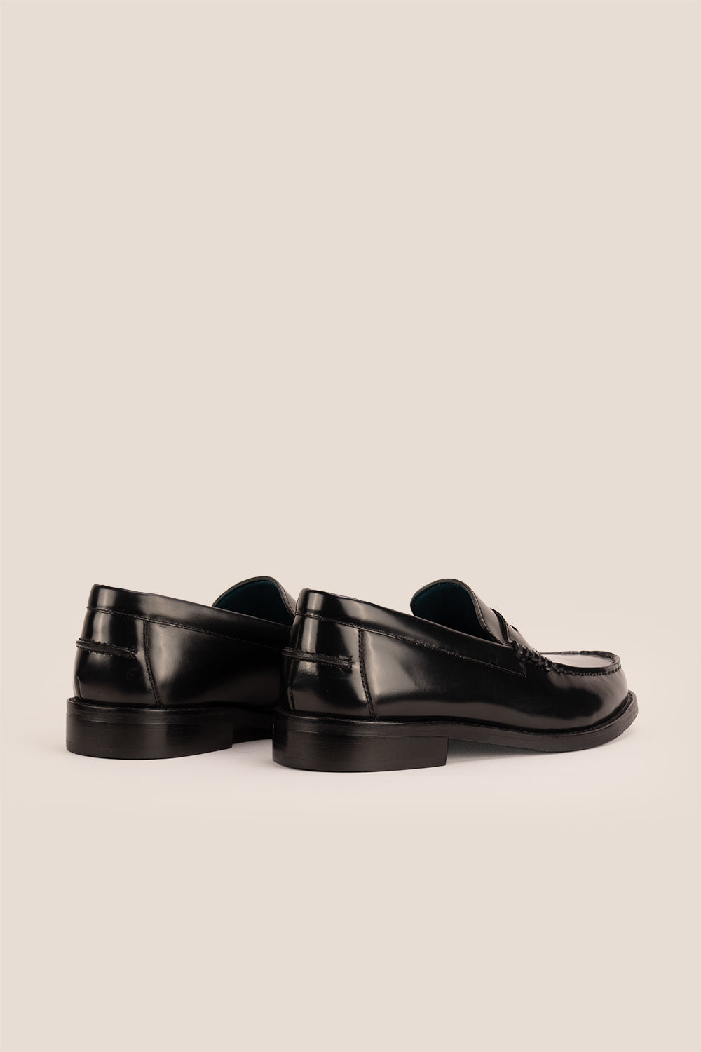 Oswin Hyde Peter Black leather penny loafers for men, crafted to deliver a classic and refined style. Constructed from premium leather