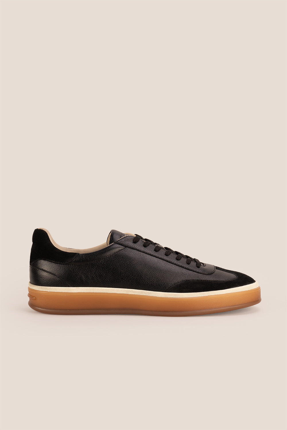 Smith Black leather sneakers for men, featuring a sleek seven-eyelet design that exudes modern elegance. Crafted from premium leather