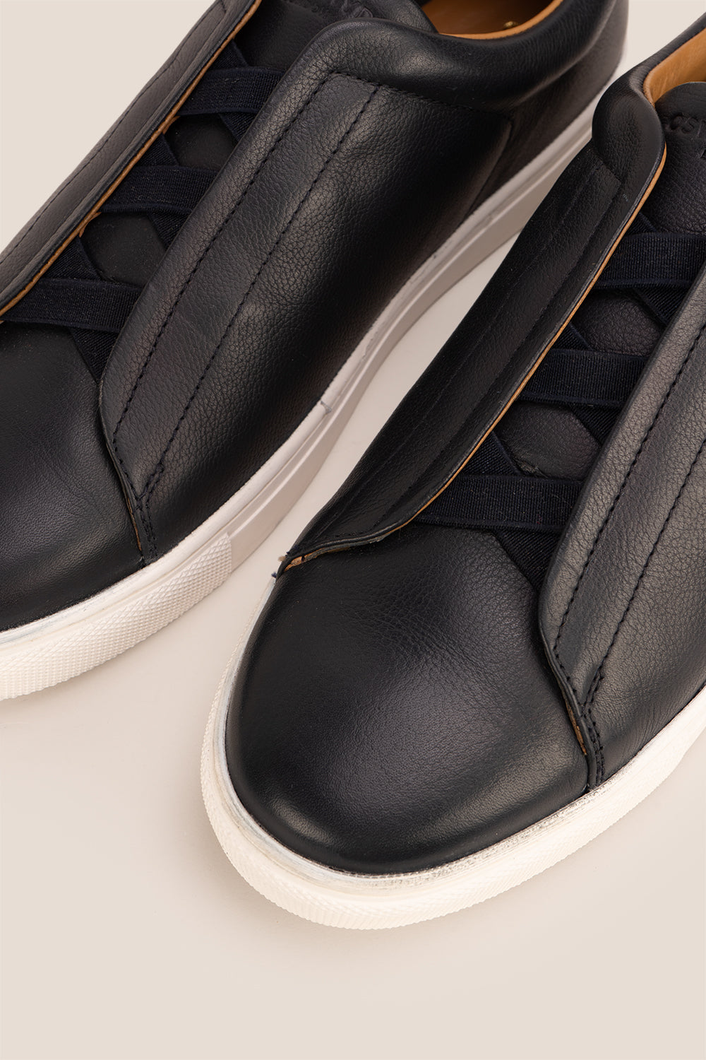 Smudge Black Leather Elastic Sneakers | Oswin Hyde