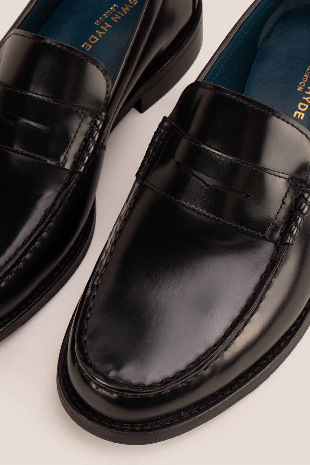 Oswin Hyde Peter Black leather penny loafers for men, crafted to deliver a classic and refined style. Constructed from premium leather