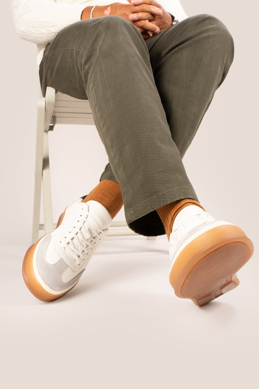 Smith White leather sneakers for men, showcasing a refined seven-eyelet design that embodies contemporary style. Made from top-quality leather