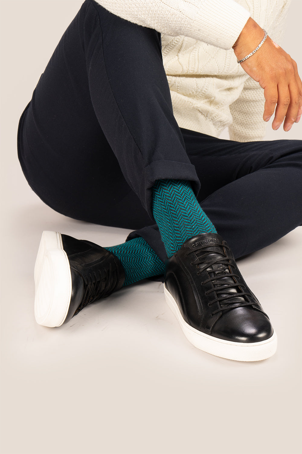 Hayes Black leather sneakers for men, featuring a classic seven-eyelet design that brings a touch of sophistication to your casual wardrobe. Made from premium leather