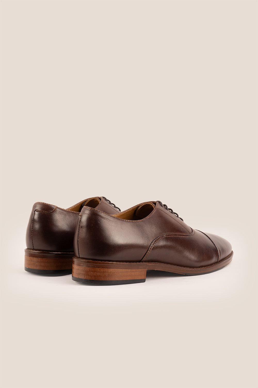 Wilson brown leather Oxford shoes for men with five-eyelet toecap design, showcasing timeless elegance and polished craftsmanship