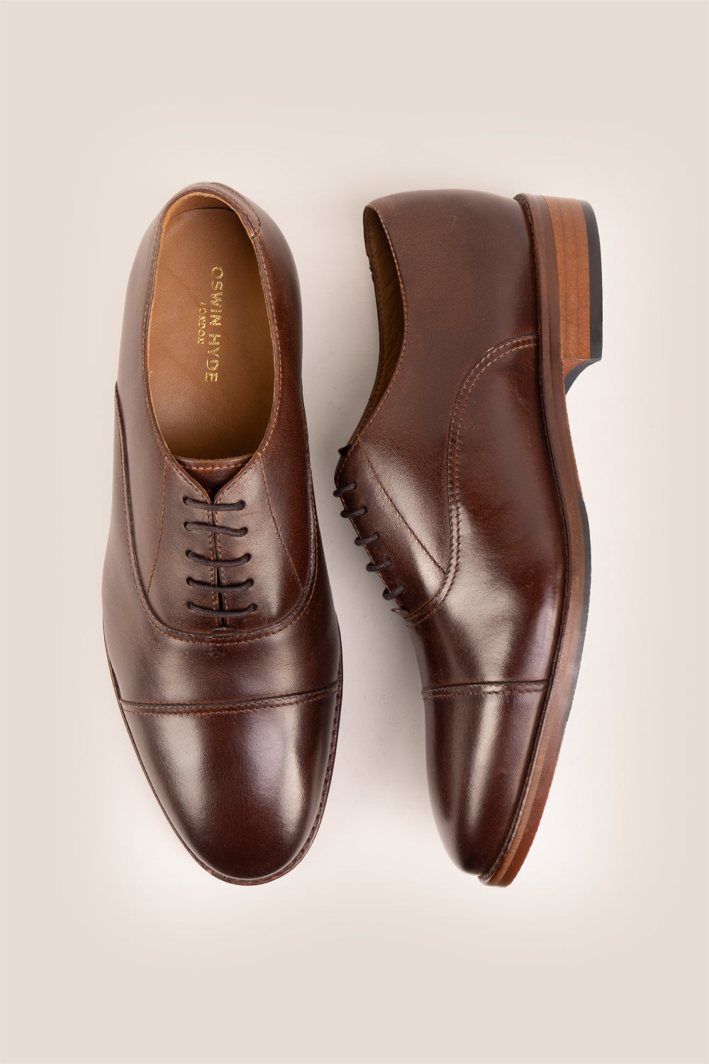 Wilson brown leather Oxford shoes for men with five-eyelet toecap design, showcasing timeless elegance and polished craftsmanship