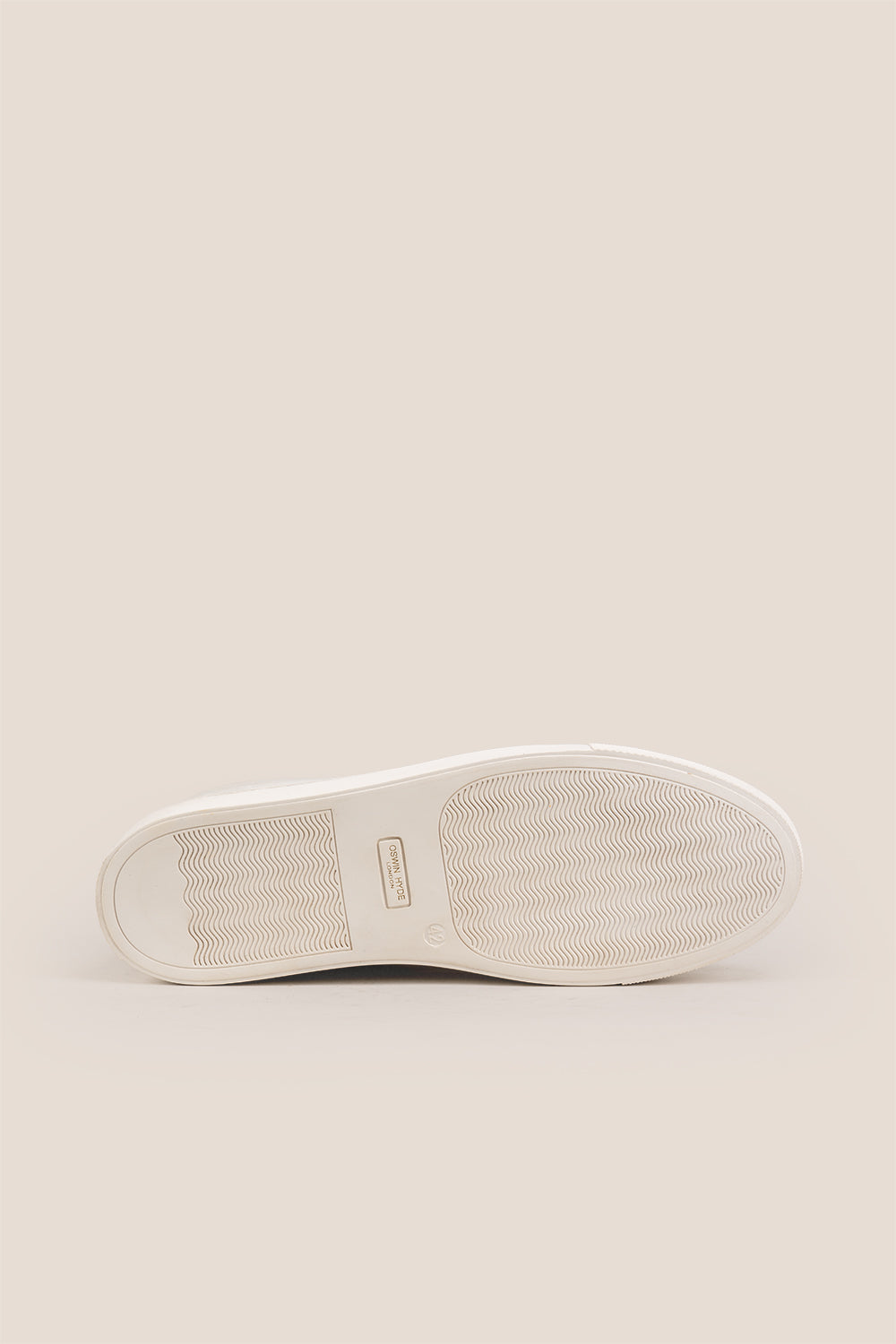 Oswin Hyde Harper White Grain with white milled leather exuding sophistication and style