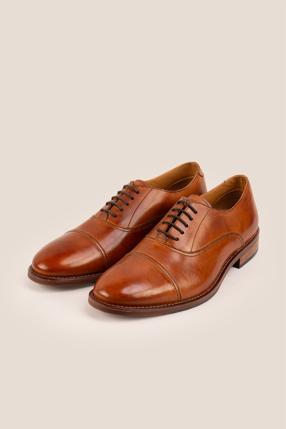 Wilson tan leather Oxford shoes for men with five-eyelet toecap design, showcasing timeless elegance and polished craftsmanship