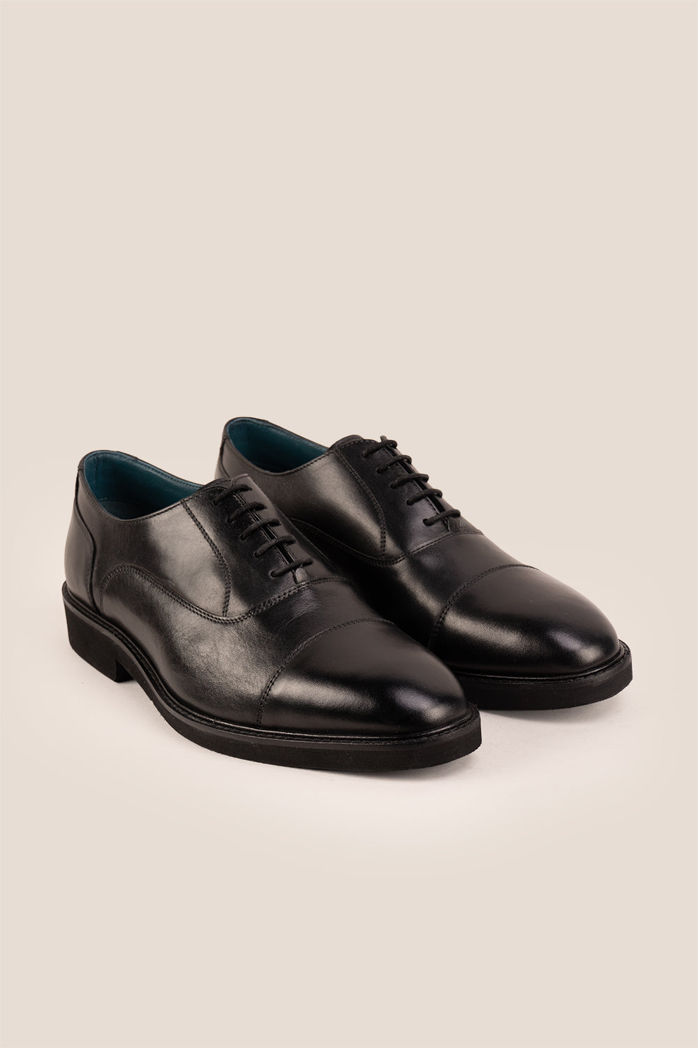 Flint Black Oxford lace-up men’s leather shoes with a sleek silhouette and polished finish, ideal for formal and professional wear.