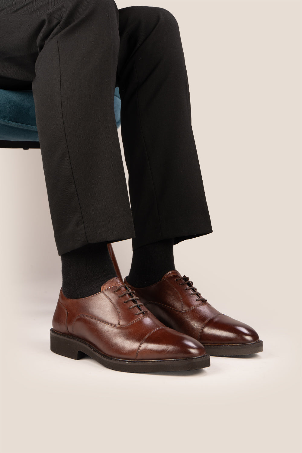 Oswin Hyde Flint Brown, classic brown leather Oxford shoes with lace-up design, premium craftsmanship, breathable lining, and durable sole