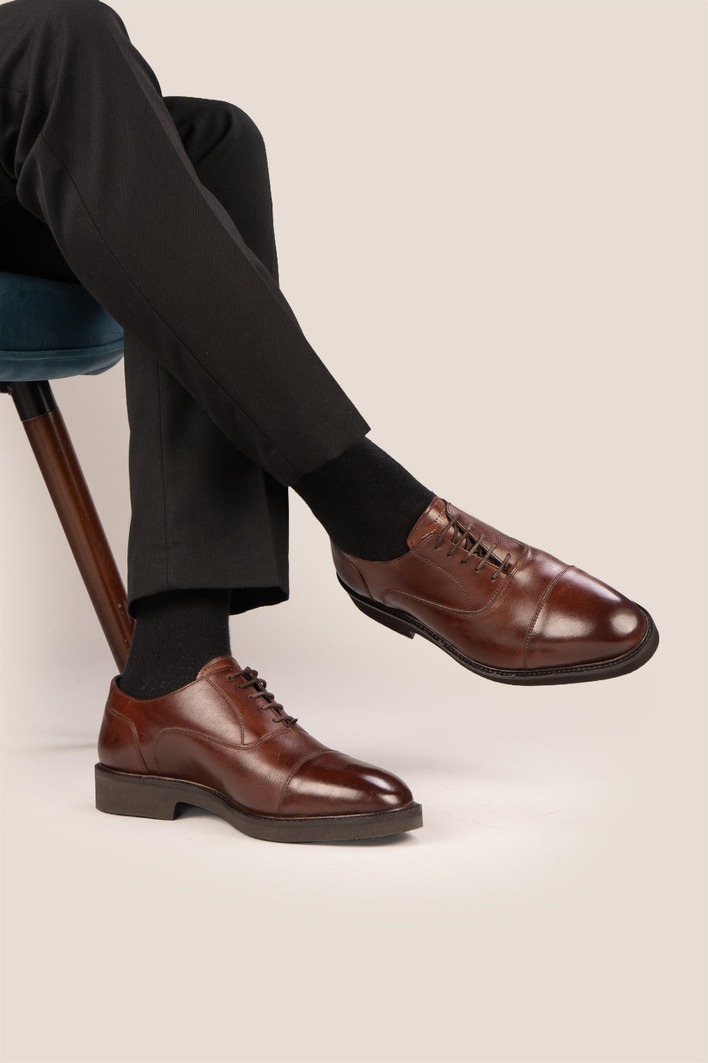 Oswin Hyde Flint Brown, classic brown leather Oxford shoes with lace-up design, premium craftsmanship, breathable lining, and durable sole