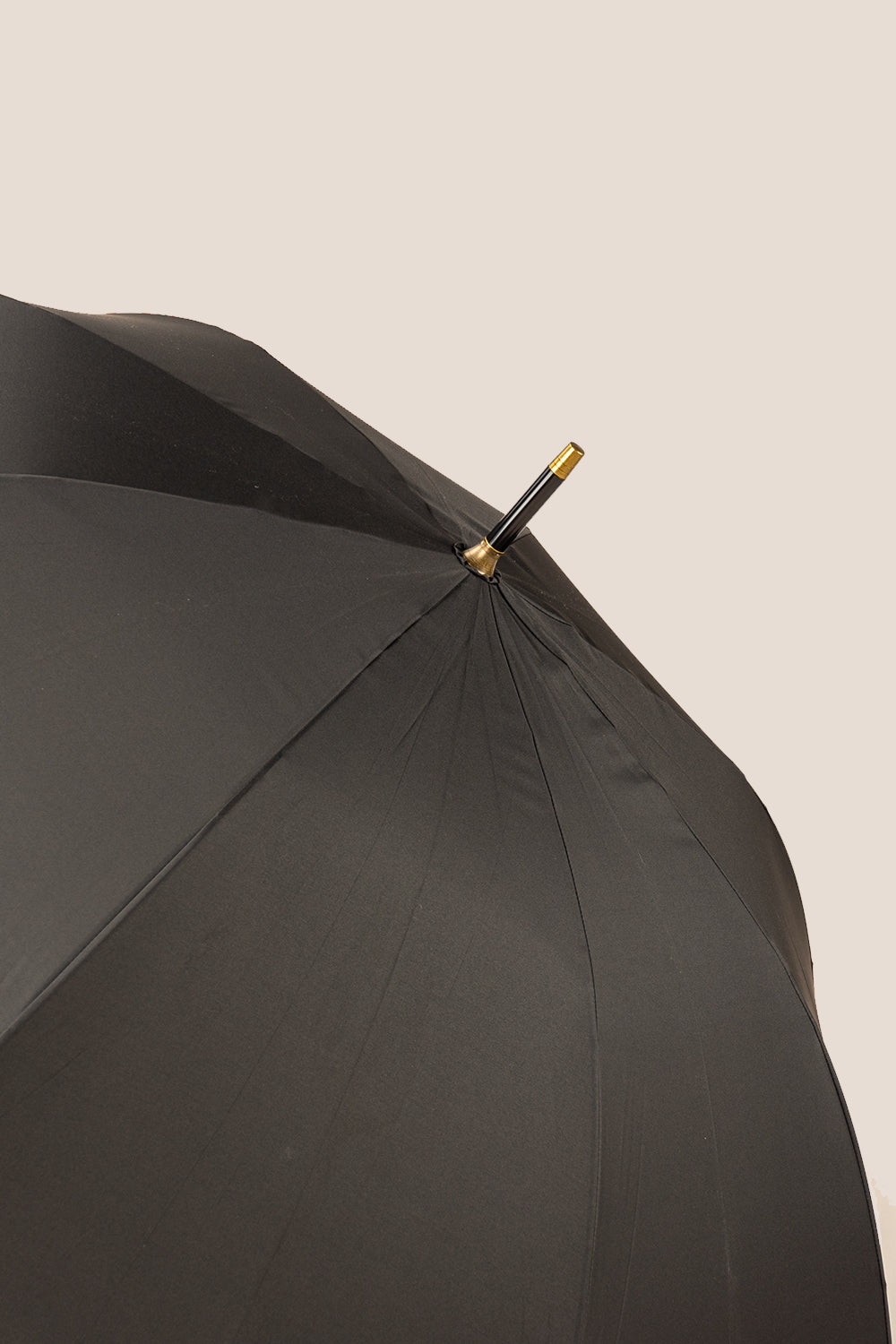Jaxon Black men’s windproof umbrella featuring a sleek design and wooden J-handle, combining style and durability for reliable all-weather protection.