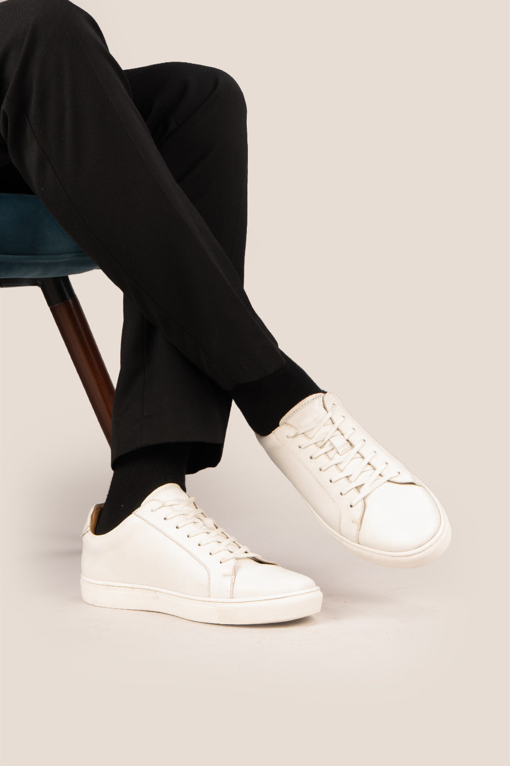 Oswin Hyde Harper White Grain with white milled leather exuding sophistication and style