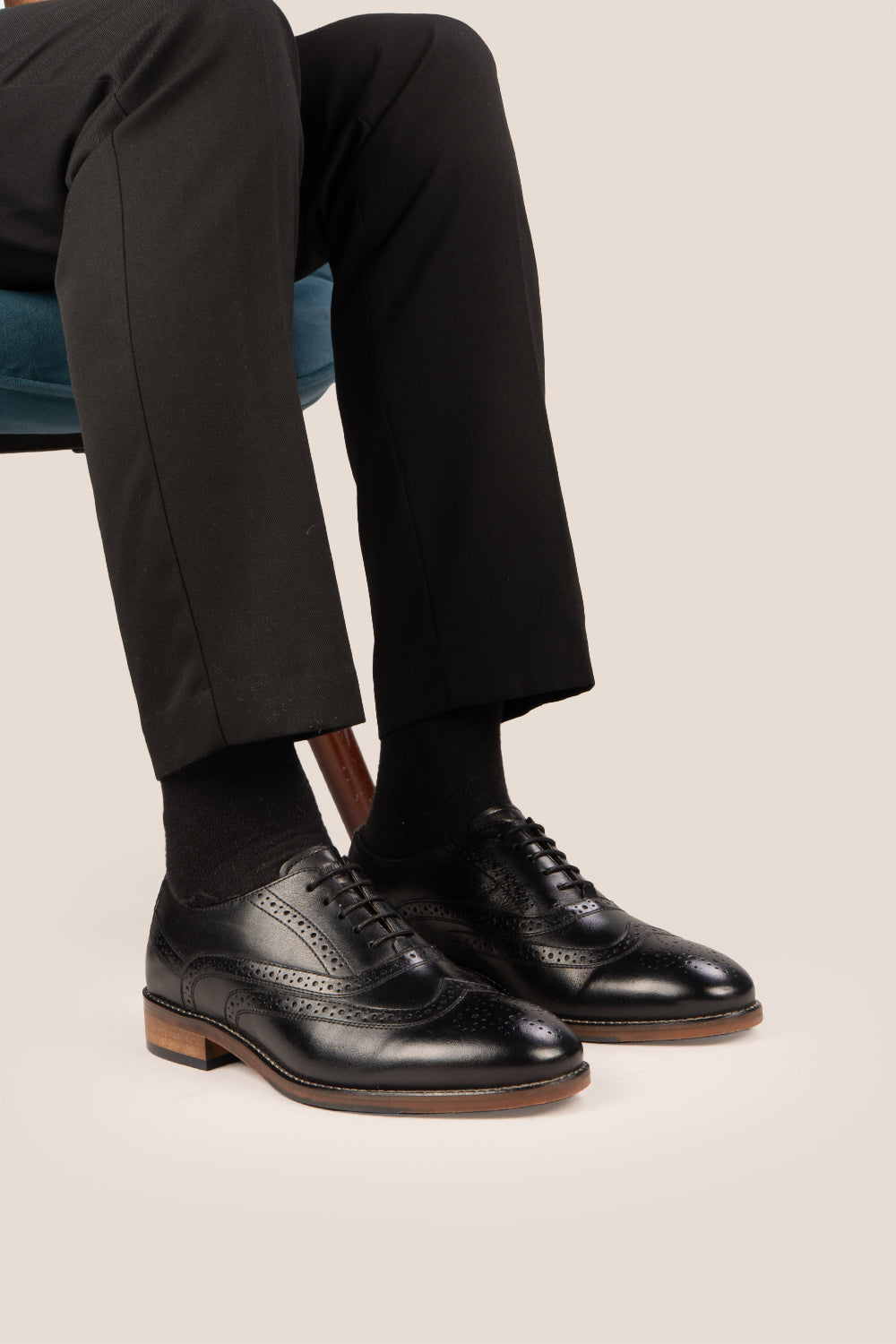 Winston Black Wide Fit