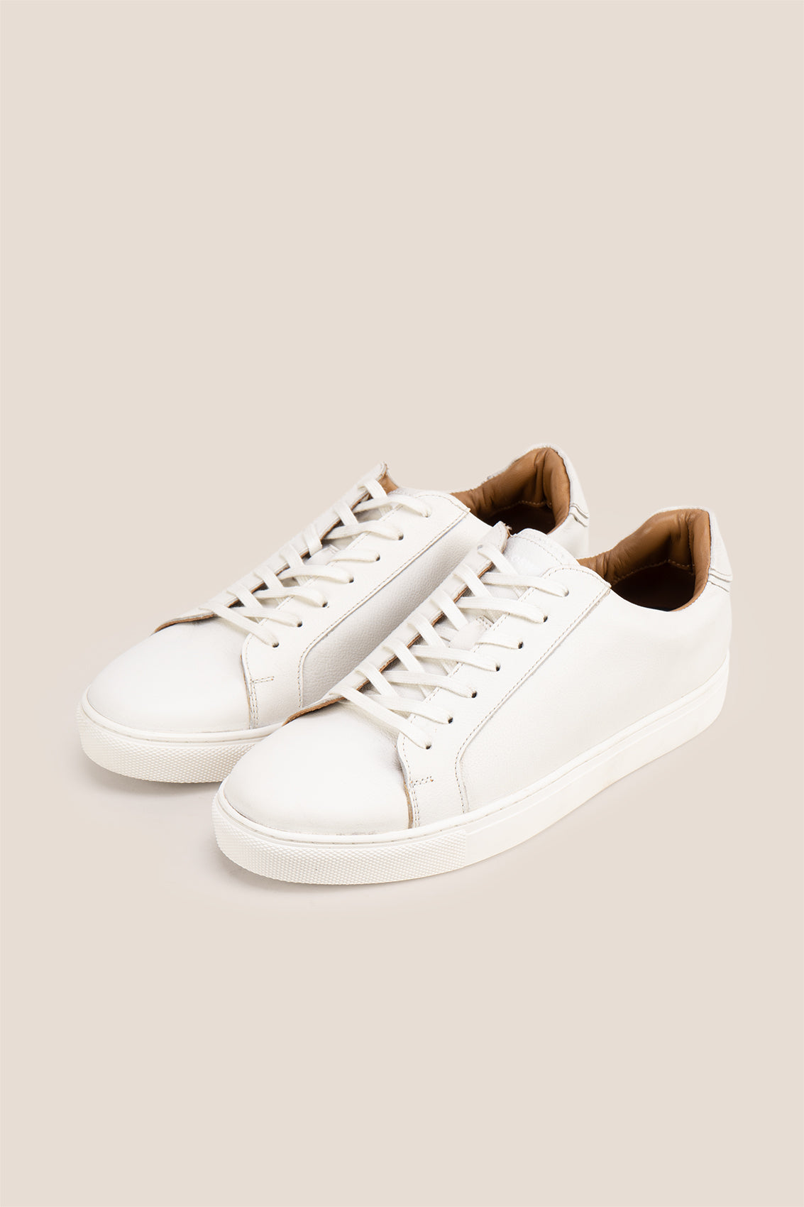 Oswin Hyde Harper White Grain with white milled leather exuding sophistication and style