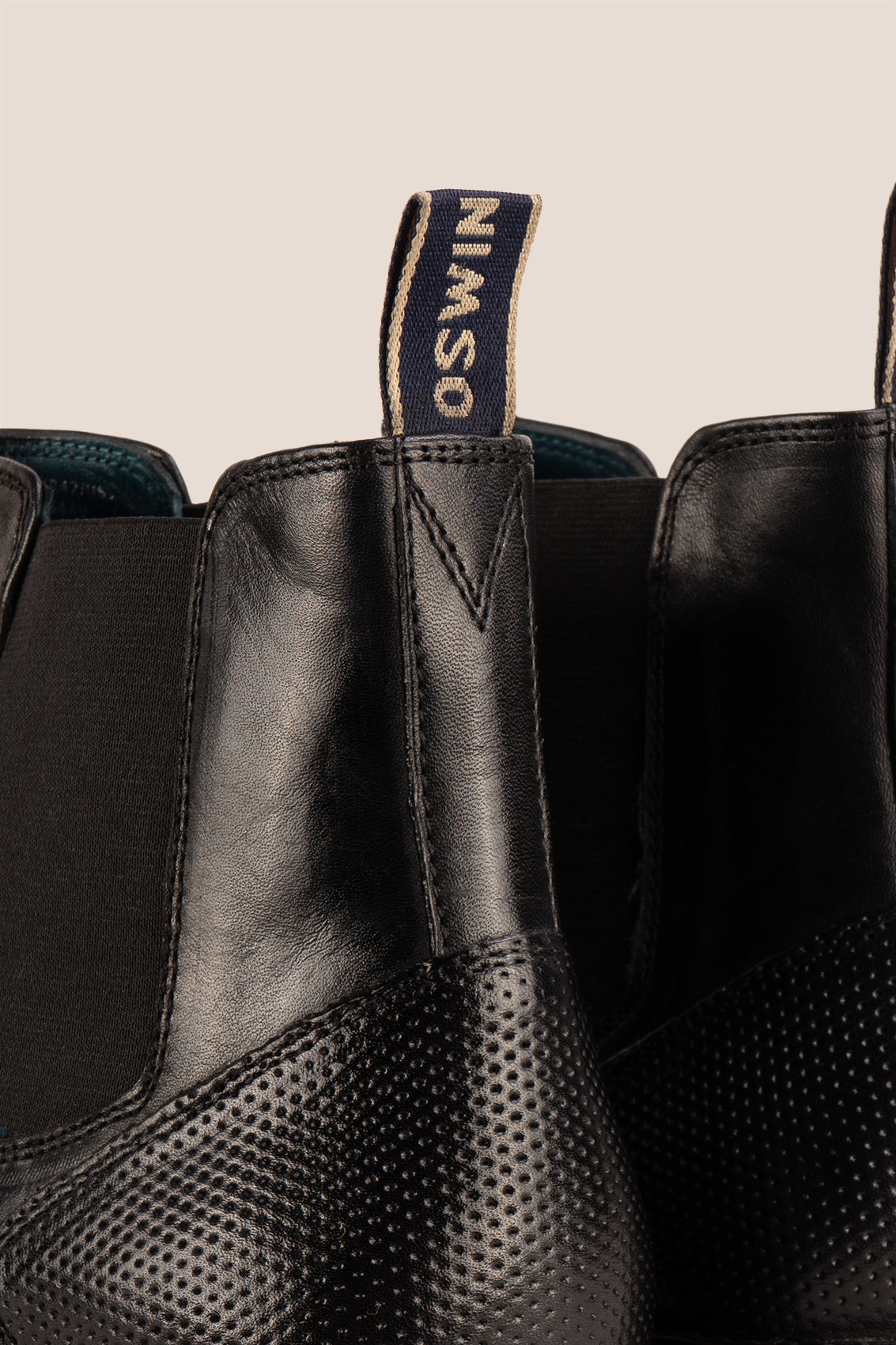 Jack Black Chelsea boots for men in premium leather, featuring lambskin lining and a handmade sole for modern sophistication and all-day comfort.