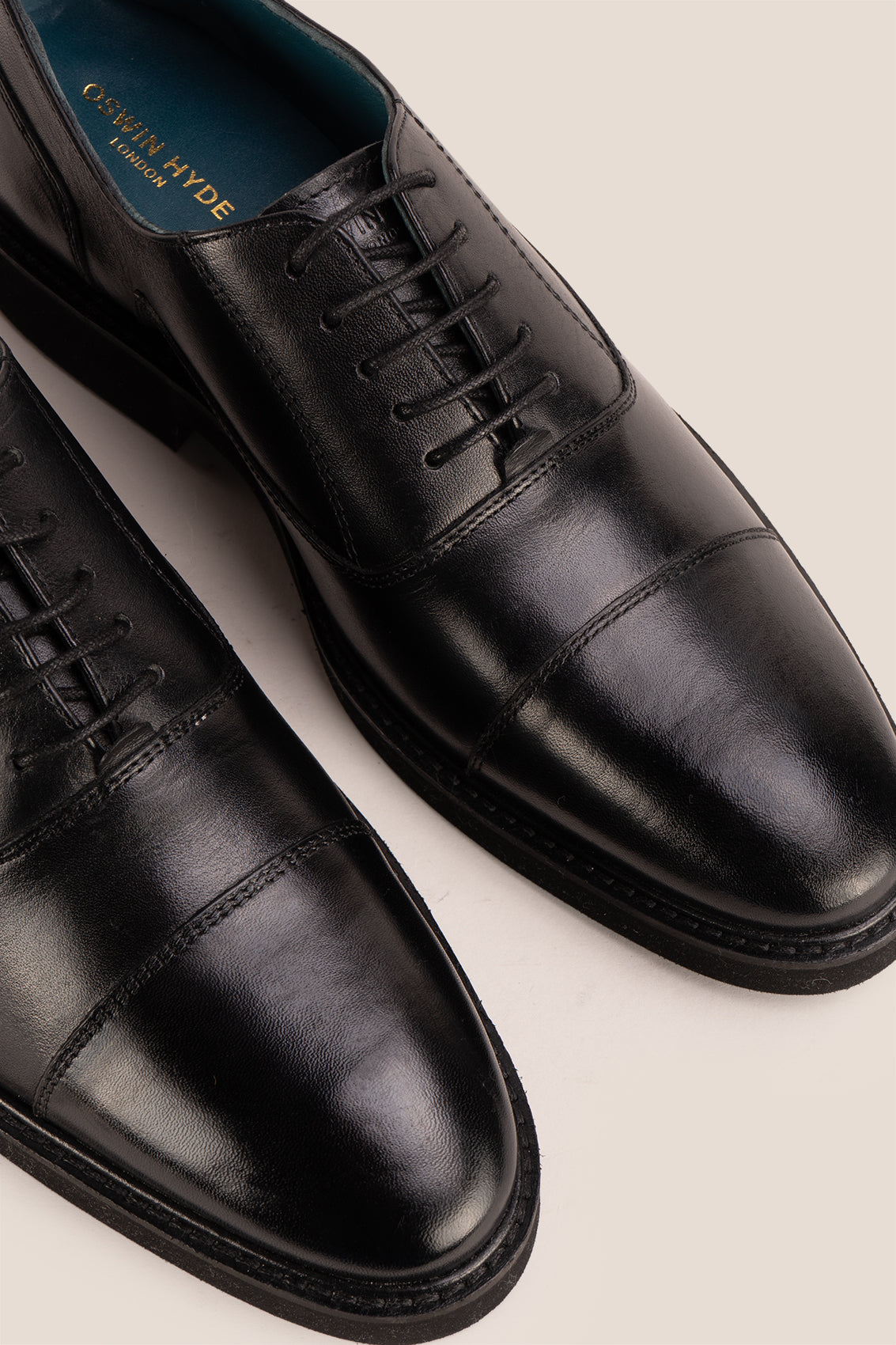 Flint Black Oxford lace-up men’s leather shoes with a sleek silhouette and polished finish, ideal for formal and professional wear.