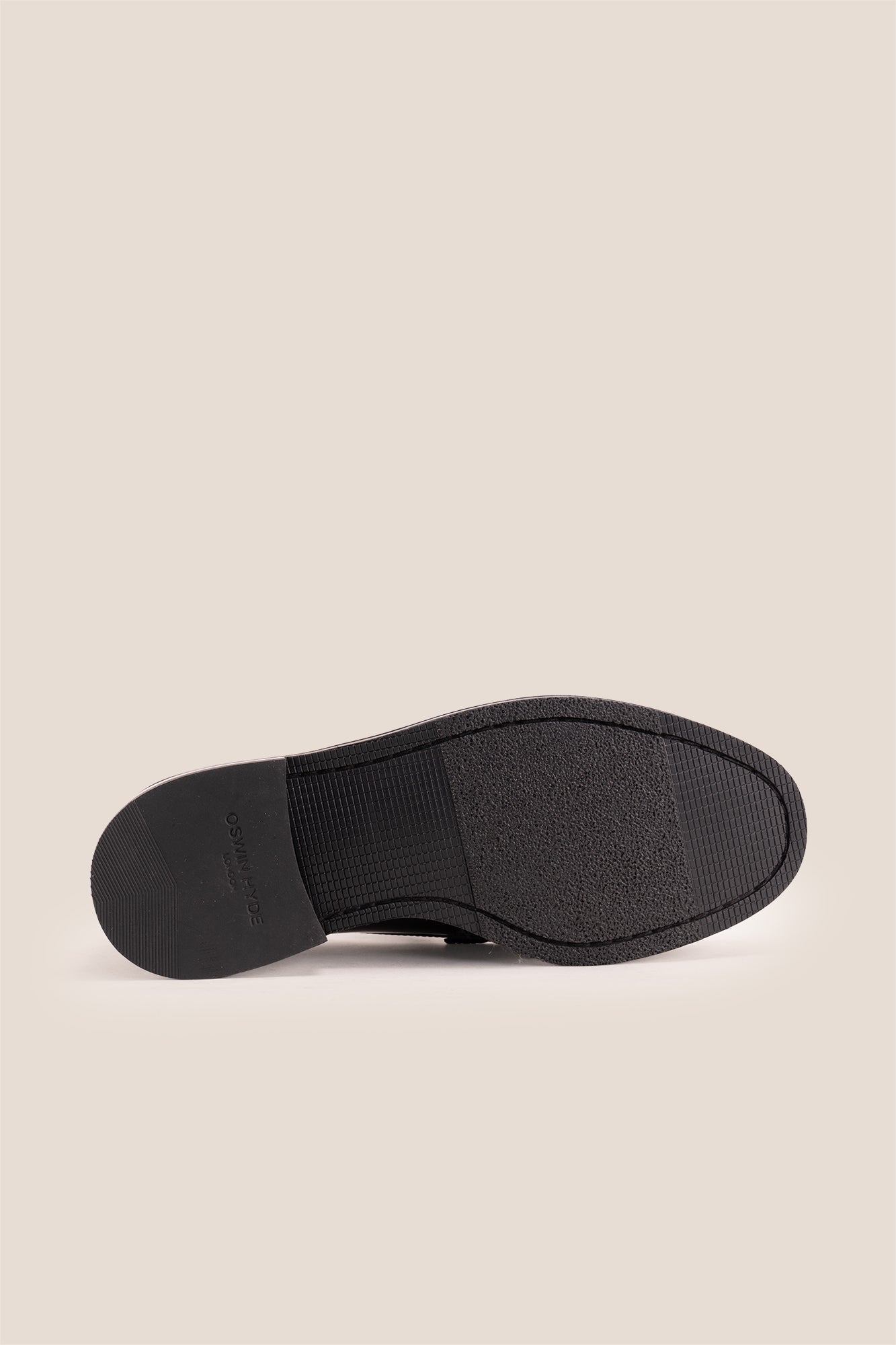 Peter Bordo leather penny loafers for men. Classic and stylish, these loafers provide comfort, durability, and a refined look for any occasion.
