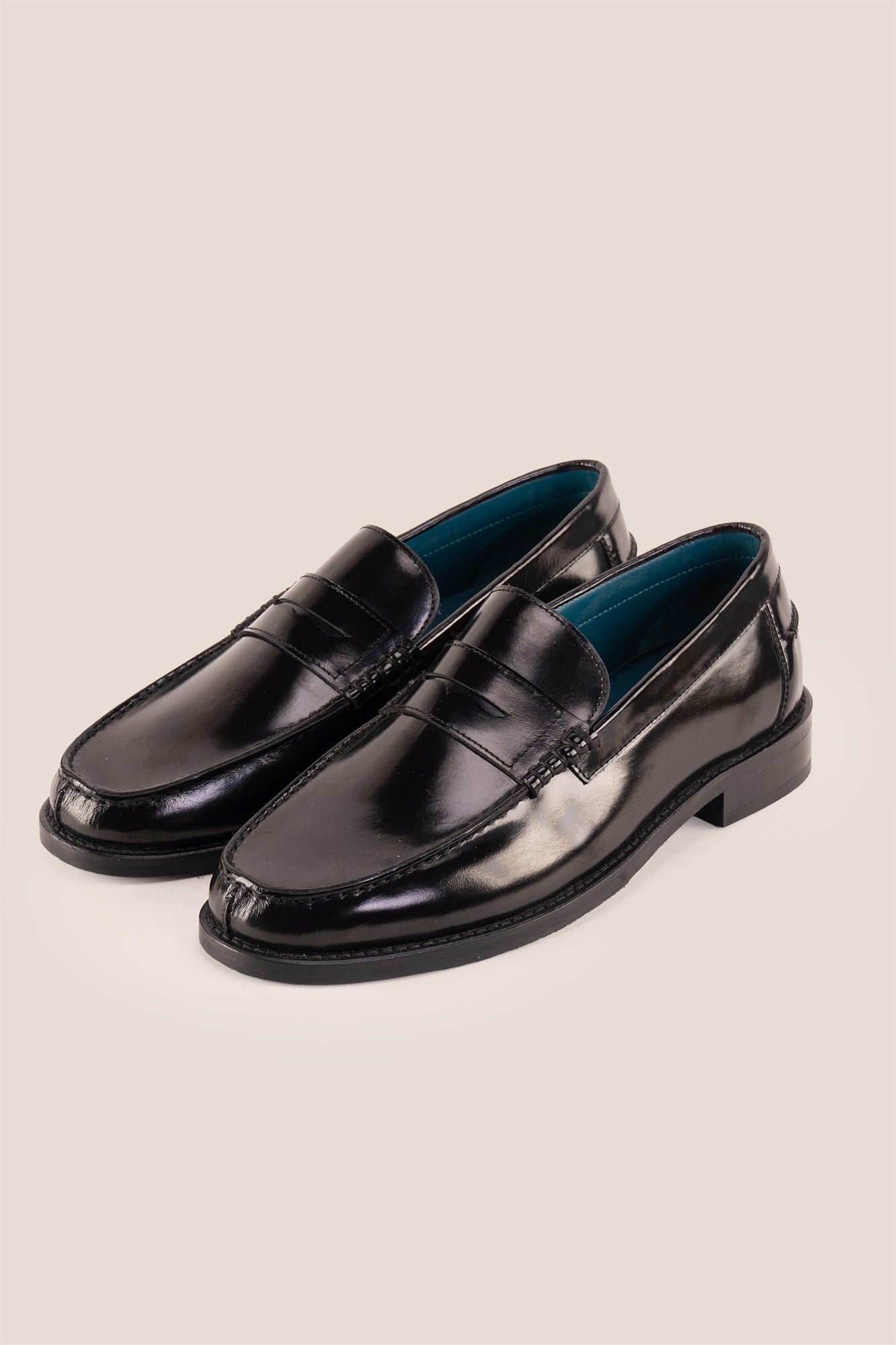 Oswin Hyde Peter Black leather penny loafers for men, crafted to deliver a classic and refined style. Constructed from premium leather