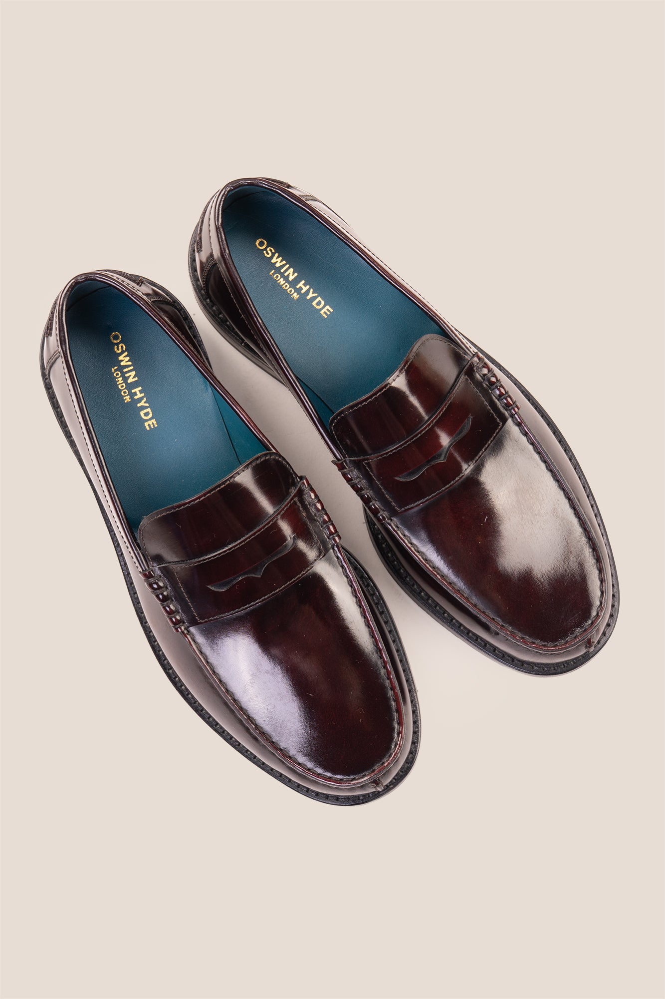 Peter Bordo leather penny loafers for men. Classic and stylish, these loafers provide comfort, durability, and a refined look for any occasion.