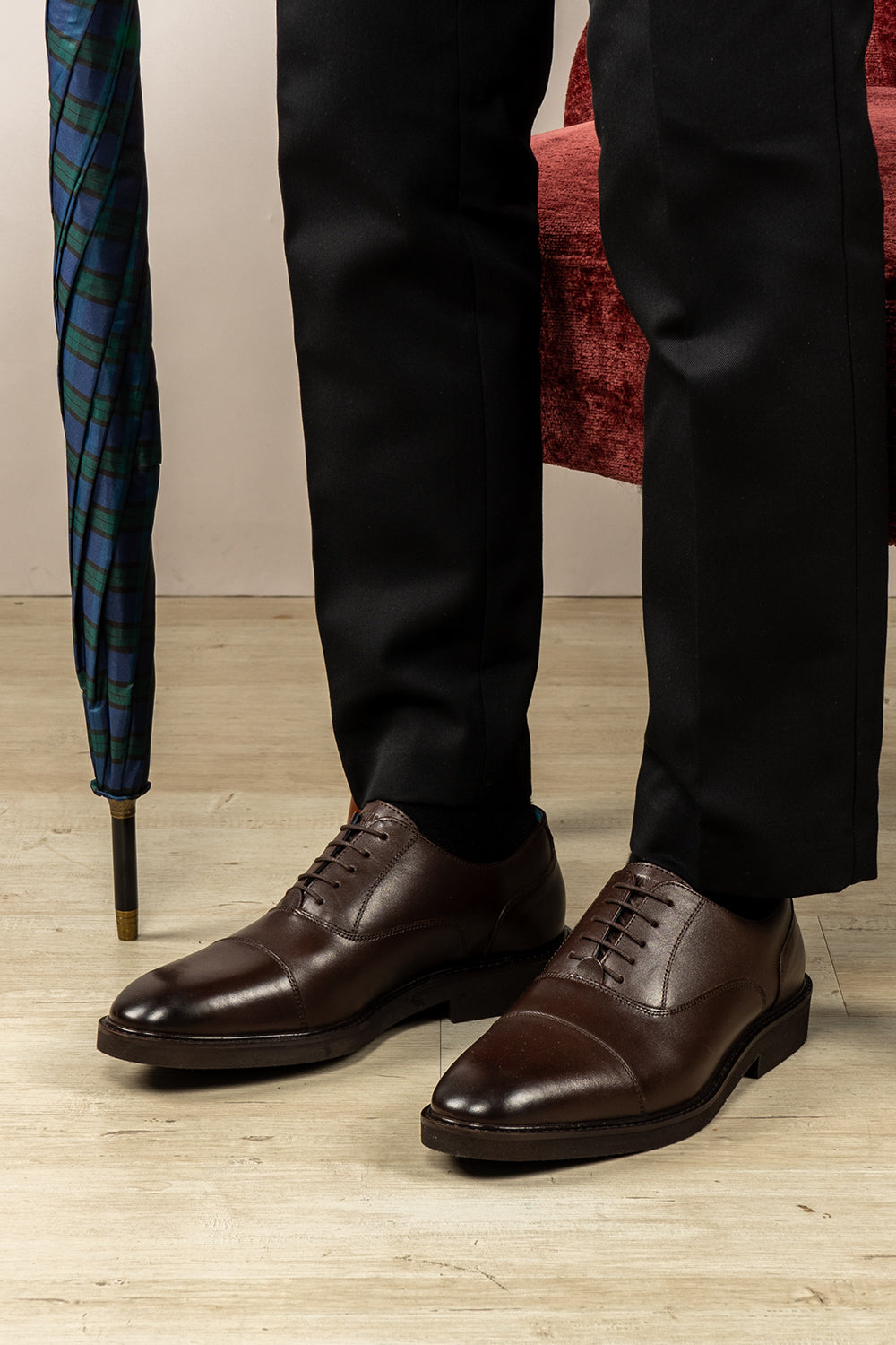 Flint Brown men’s lace-up Oxford shoes made from high-quality brown leather, ideal for formal and office wear.