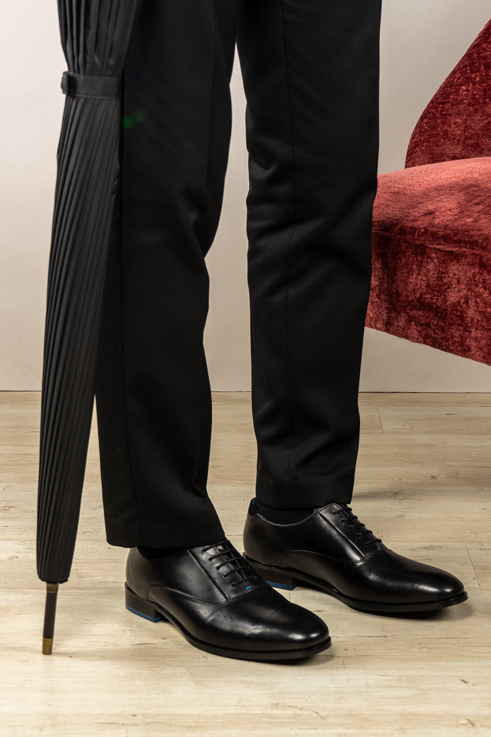 Dean Black Oxford men’s leather shoes crafted from premium black leather with classic formal design for office and special occasions.