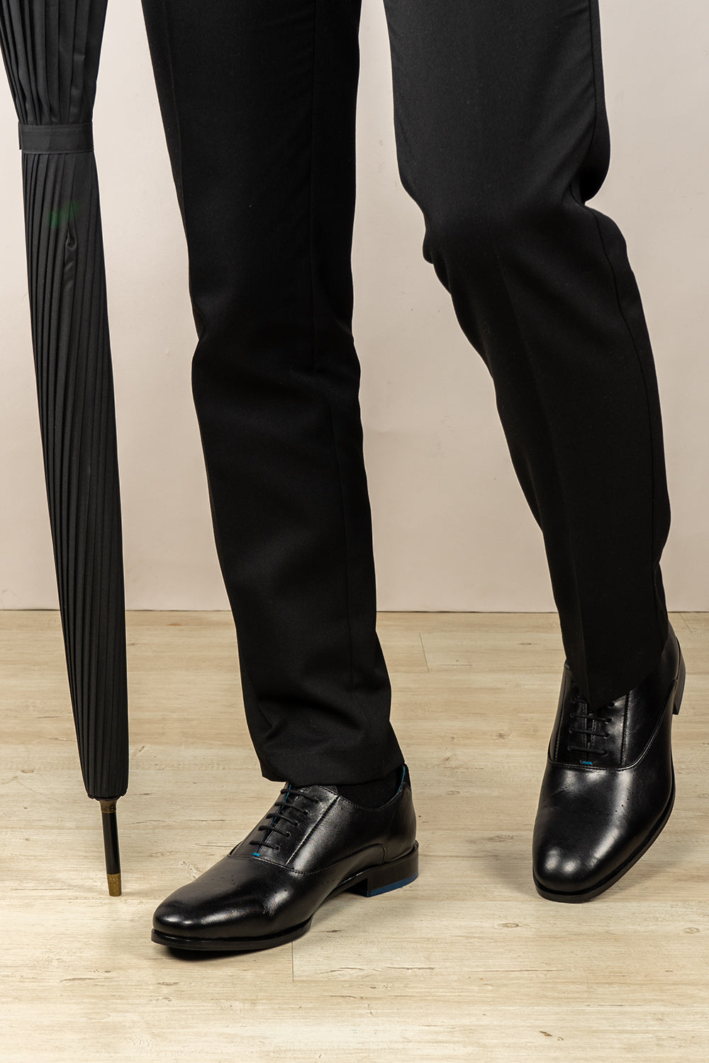 Dean Black Oxford men’s leather shoes crafted from premium black leather with classic formal design for office and special occasions.