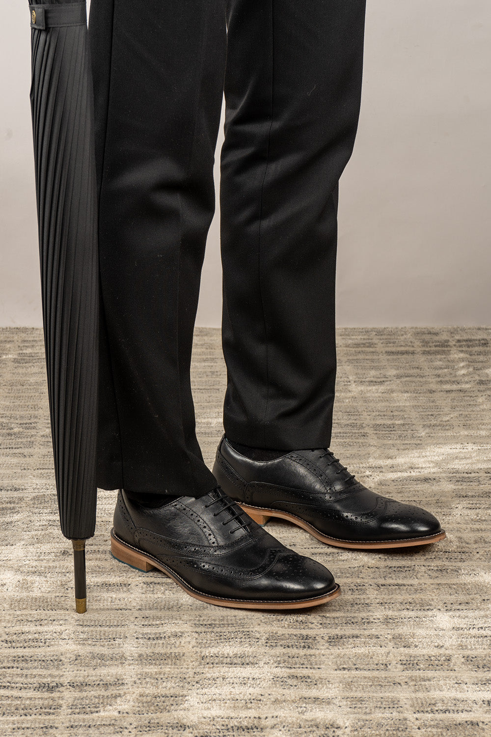 Winston Black Brogue Oxford leather shoes for men with classic perforated detailing and polished finish, ideal for formal and professional occasions.