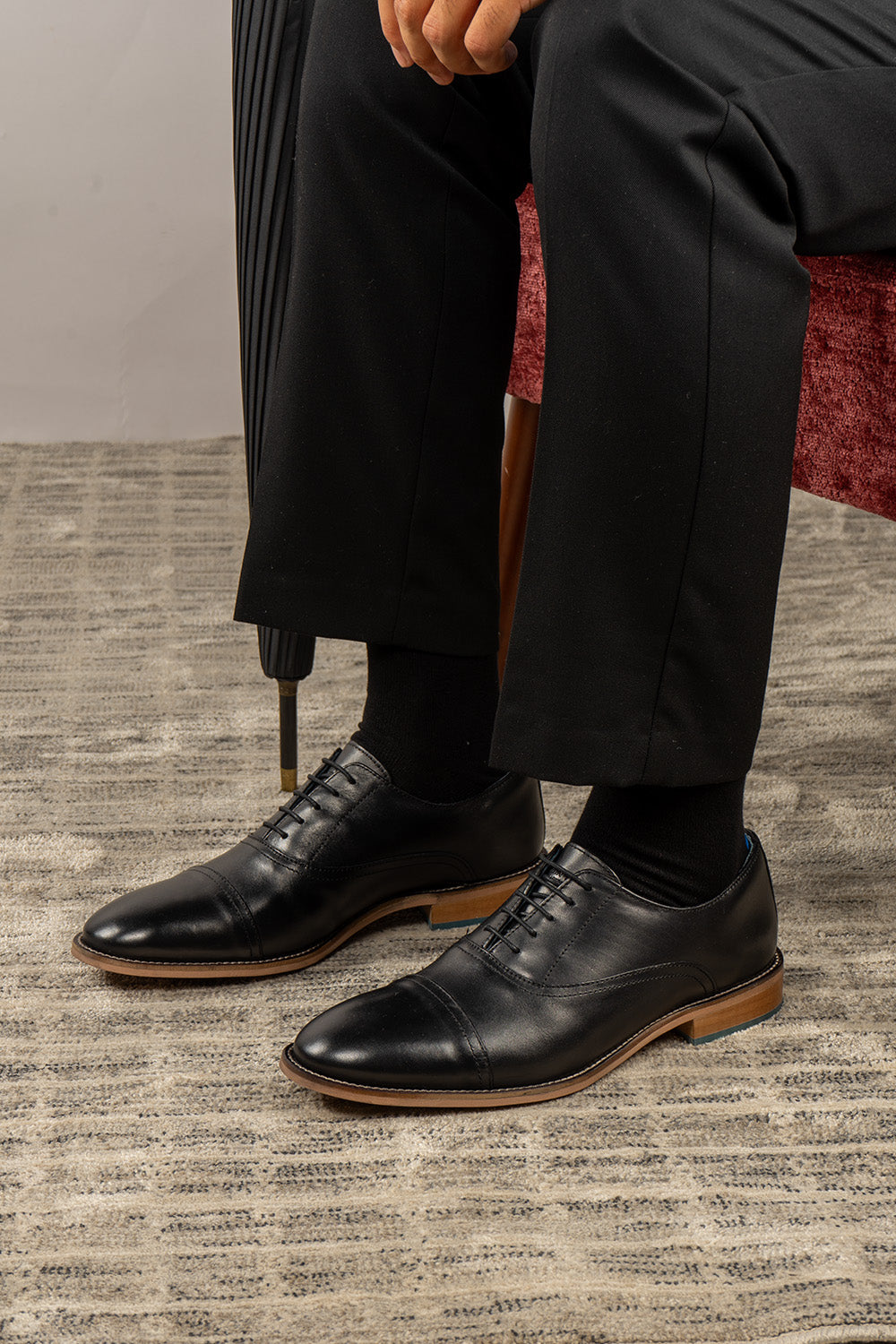 William Black Oxford leather toe cap shoes for men, featuring a polished finish and classic lace-up design, ideal for formal and office settings.