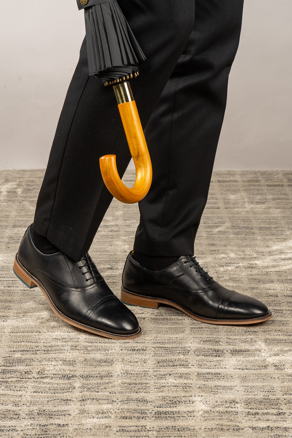 Oswin Hyde Black Leather Toecap Oxford shoe