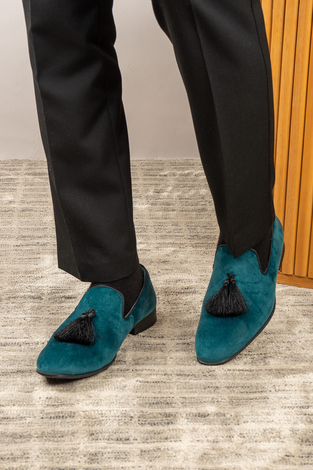 Jacob green velvet smoking slippers for men with tassel detail, combining elegance and comfort for stylish formal or evening wear.