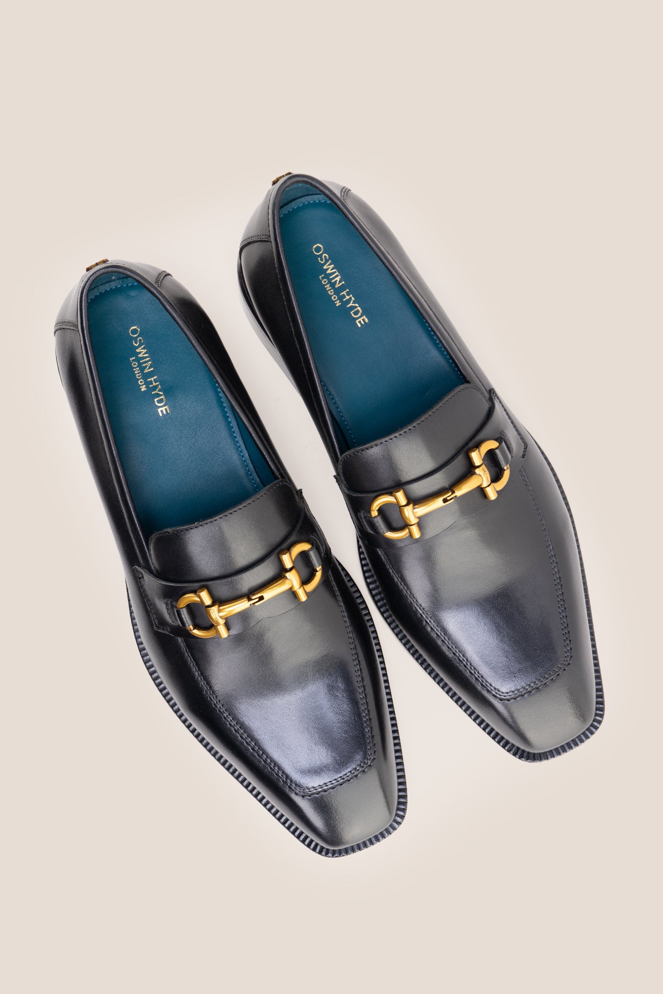 The men's smart black loafers feature an iconic gold horsebit detail and premium full-grain leather, perfect for formal occasions, suit tailoring, and smart-casual styling.