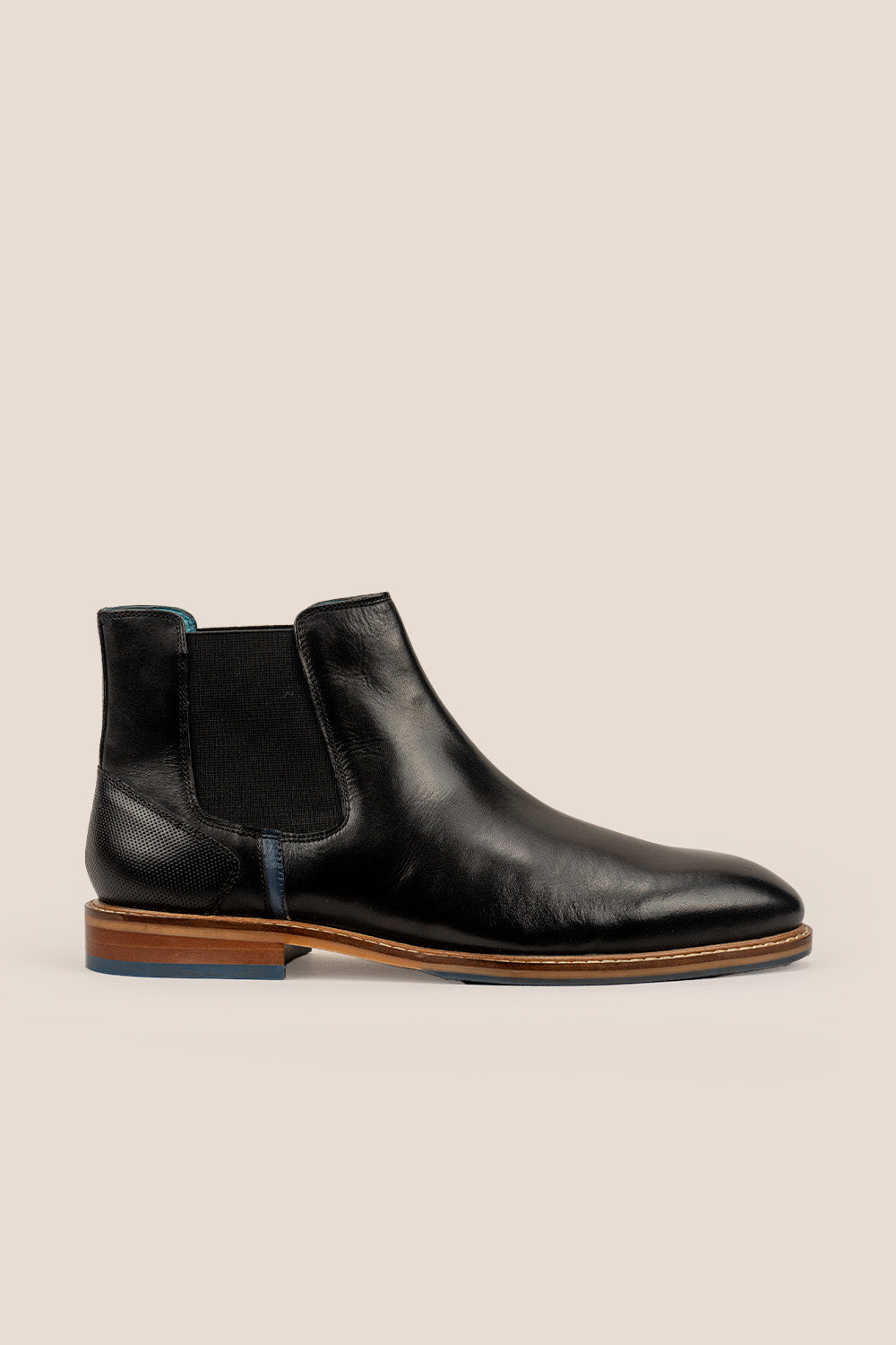 Jack Black Chelsea boots for men in premium leather, featuring lambskin lining and a handmade sole for modern sophistication and all-day comfort.