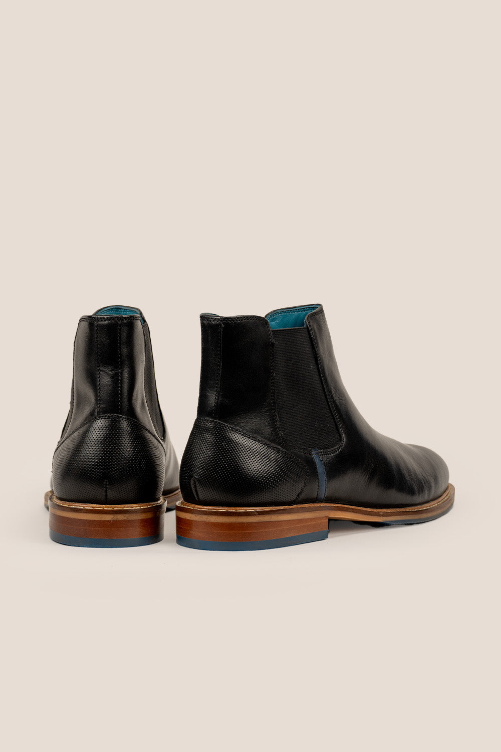Jack Black Chelsea boots for men in premium leather, featuring lambskin lining and a handmade sole for modern sophistication and all-day comfort.