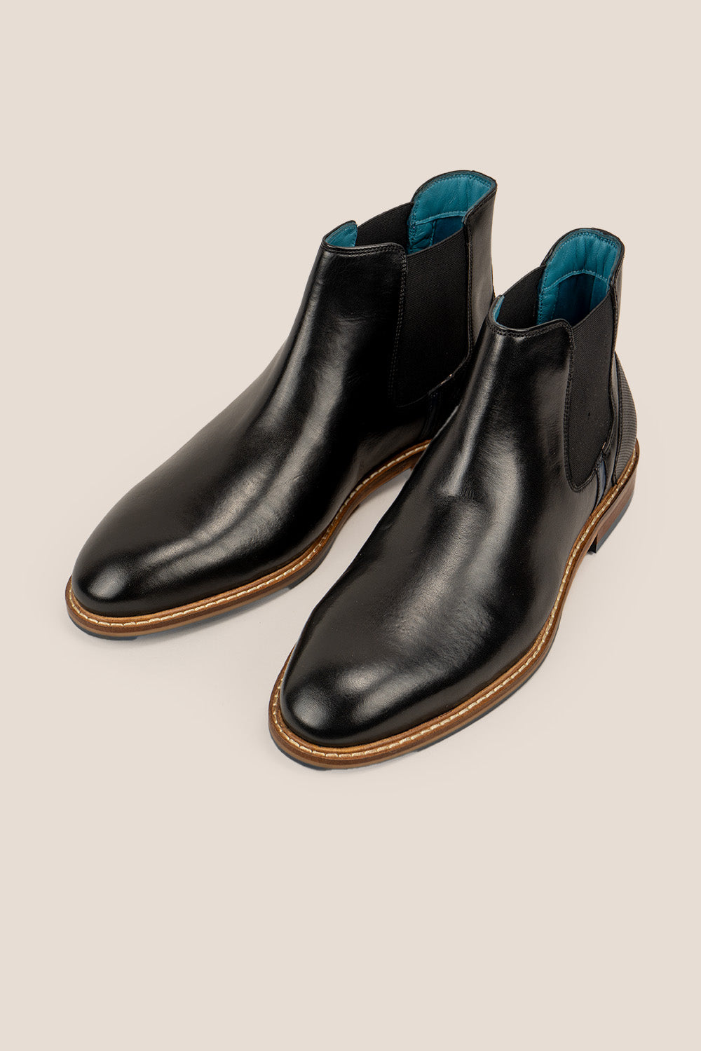 Jack Black Chelsea boots for men in premium leather, featuring lambskin lining and a handmade sole for modern sophistication and all-day comfort.