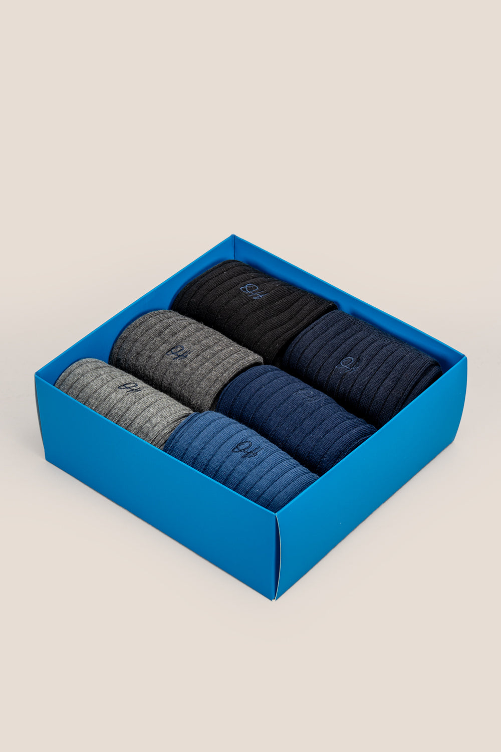 Oswin Hyde Classic six pairs of premium socks for men, featuring timeless block colours and lasting comfort.