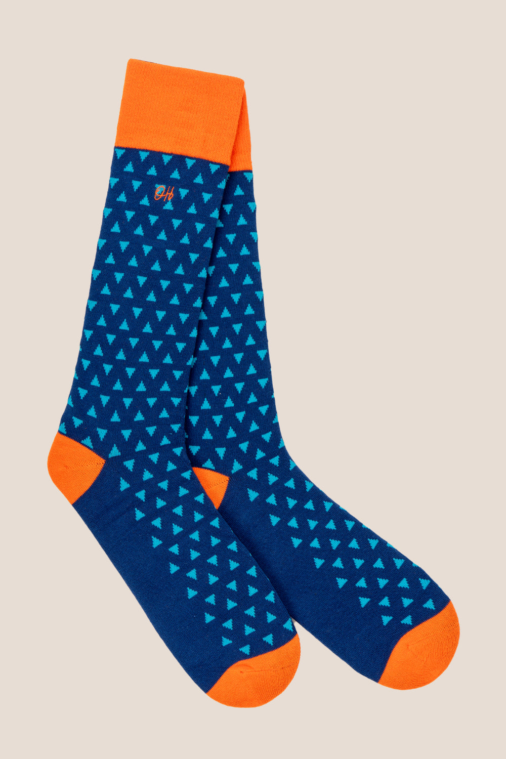 Oswin Hyde Warf three pairs of high-quality cotton socks for men, featuring unique prints and luxurious colours.