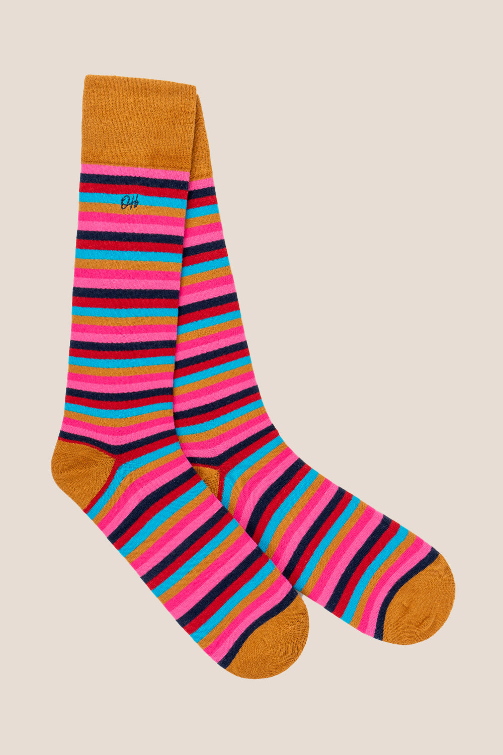Oswin Hyde Warf three pairs of high-quality cotton socks for men, featuring unique prints and luxurious colours.