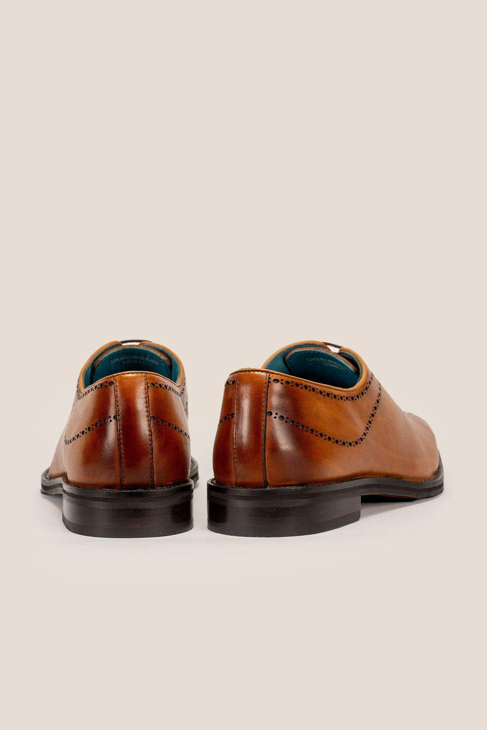 Men’s Melton Oxford shoes in tan leather with classic closed lacing and elegant detailing, perfect for formal and refined dress codes.