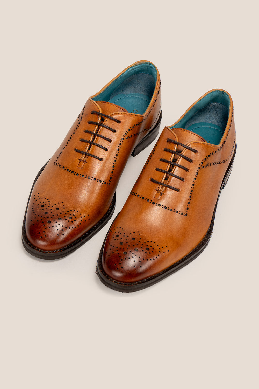 Men’s Melton Oxford shoes in tan leather with classic closed lacing and elegant detailing, perfect for formal and refined dress codes.