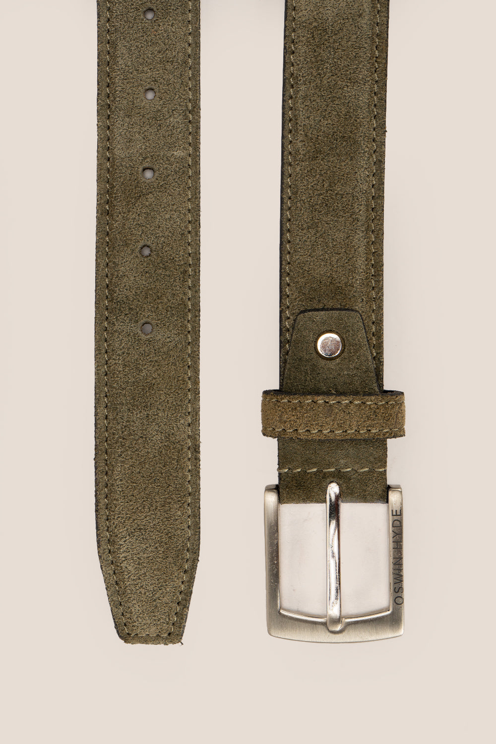 Men’s olive suede belt with solid metal buckle and refined craftsmanship, perfect for both formal and casual outfits.