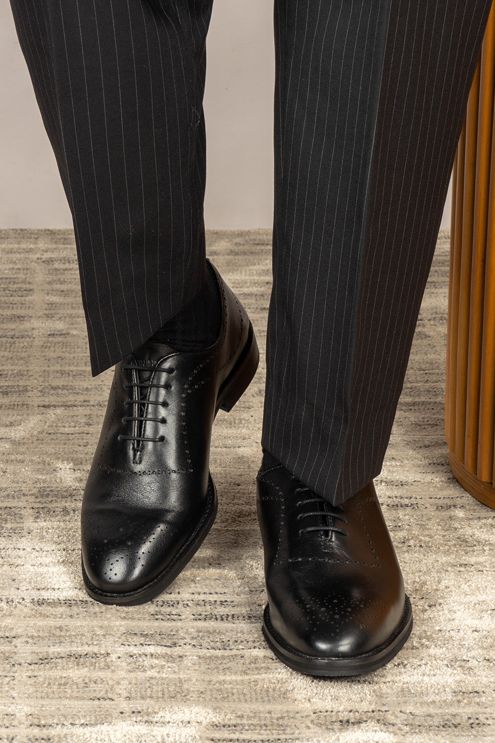 Melton Black Oxford men’s leather shoes with polished finish and classic design, ideal for formal and office occasions.