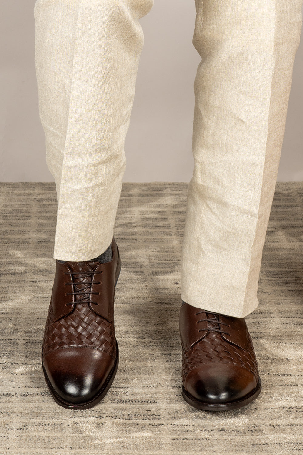 Men’s Heath brown leather woven derby lace-up shoes featuring a plain eyelet panel and capped toe, crafted from premium leather.