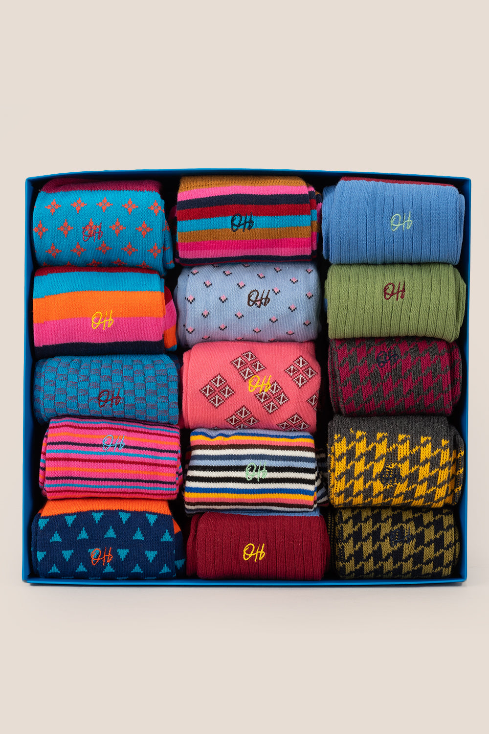 Oswin Hyde All You Need fifteen pairs of patterned socks for men, offering convenience and style.