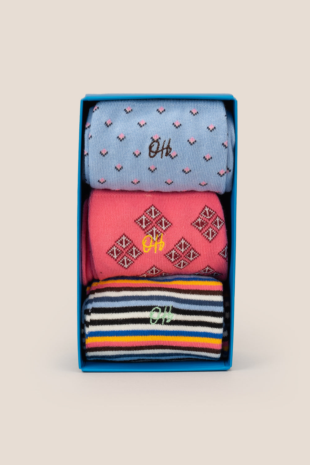 Oswin Hyde Bank three pairs of premium socks for men, offering comfort and luxury for everyday wear.