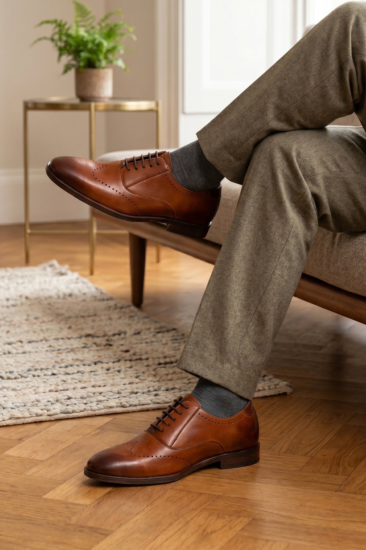 Man wearing Dean Oxford shoe with five eyelets suitable for formal and casual occasions comfortable sole | Oswin Hyde