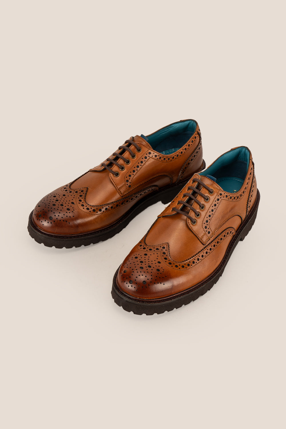 Men’s Gordon tan leather Derby brogues with classic wingtip perforations, cushioned insole and smooth finish—ideal for smart and semi-formal outfits.