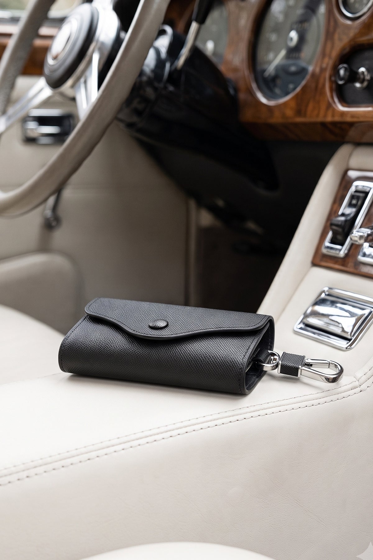 Pimlico black saffiano leather key holder for men by Oswin Hyde – luxury textured leather key organiser with embossed logo and sleek everyday design.