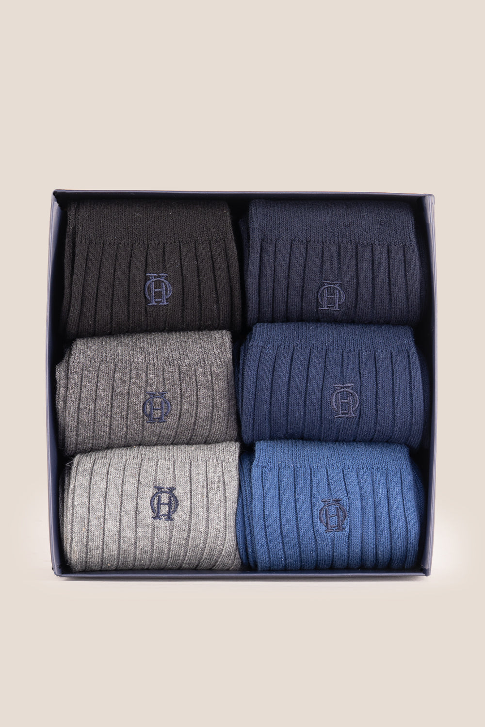 Oswin Hyde Classic six pairs of premium socks for men, featuring timeless block colours and lasting comfort.