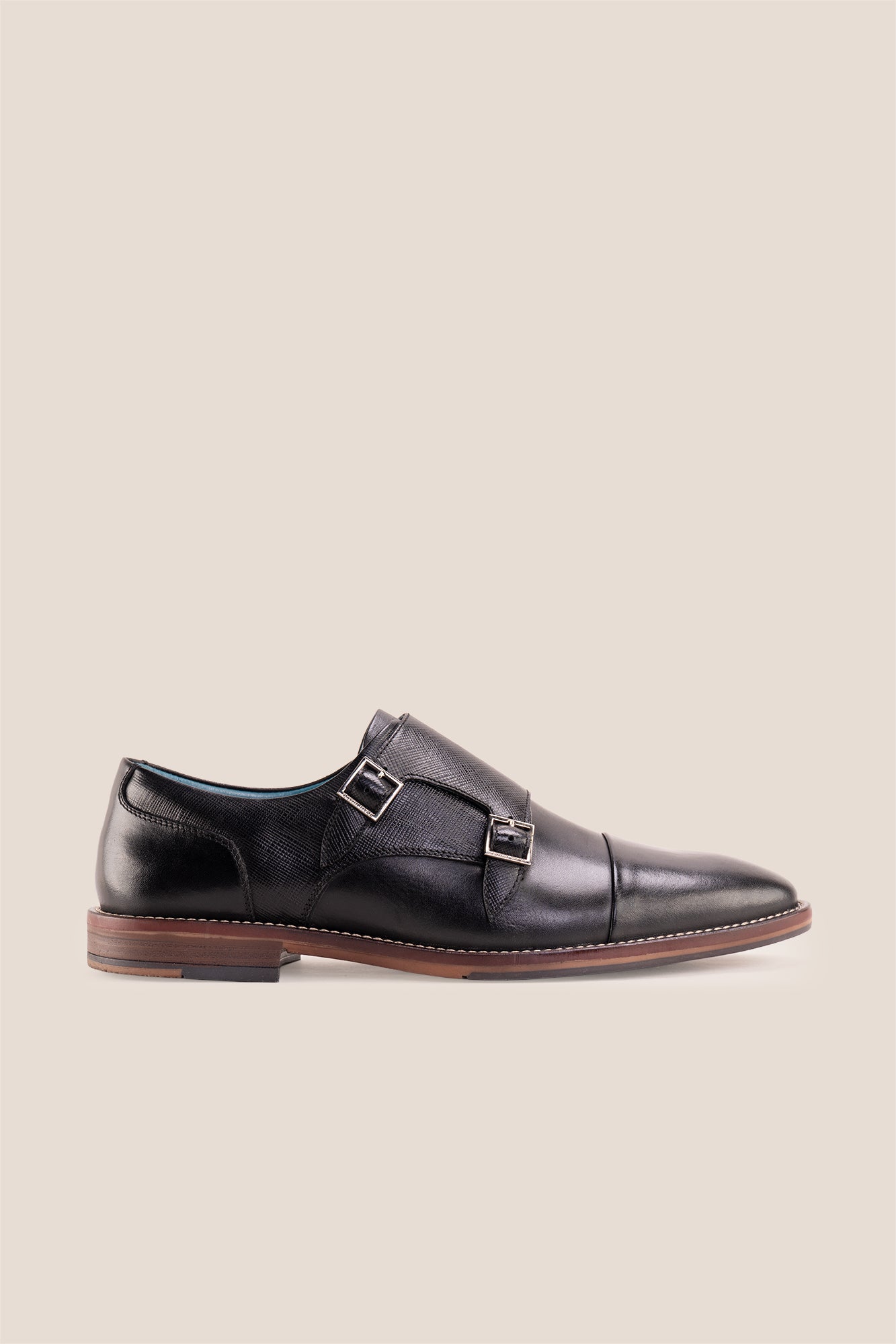 Kayden Black leather monk strap shoes by OSWIN HYDE for men. Toe cap designed with saffiano print, cushioned insole and padded topline.