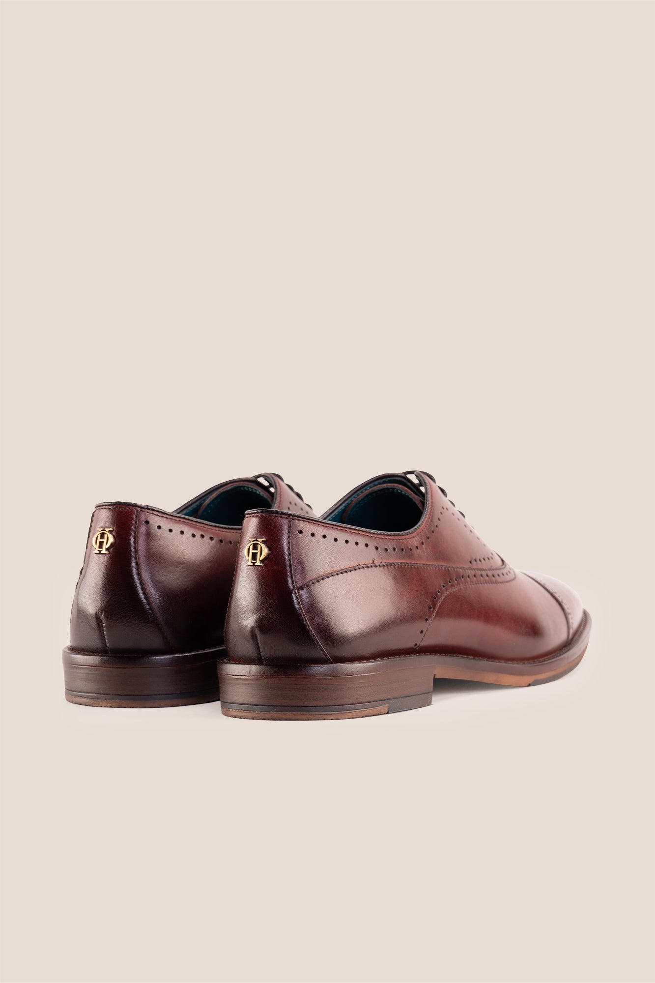 Premium men's Bordo leather oxford shoes by Oswin Hyde London, featuring a cap toe with decorative perforations, closed lacing, contrast welt stitching, and a cushioned teal interior.